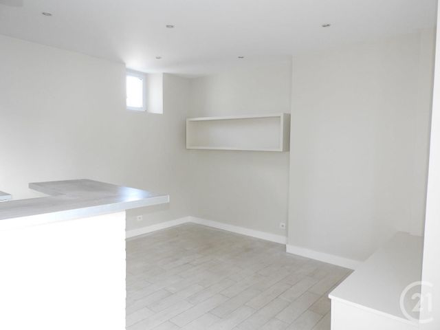 Afficher la photo en grand Appartement F2 à louer - 2 pièces - 32.0 m2 - PARIS - 75011 - ILE-DE-FRANCE - Century 21 Bolivar Jourdain