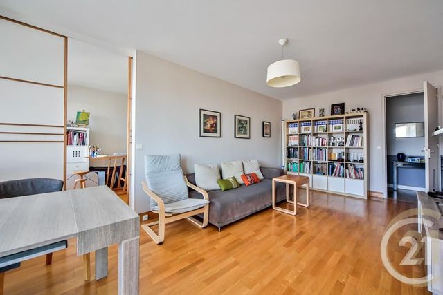 Appartement F5 à vendre - 5 pièces - 91.0 m2 - PARIS - 75019 - ILE-DE-FRANCE - Century 21 Bolivar Jourdain Appartement F5 à vendre - 5 pièces - 91.0 m2 - PARIS - 75019 - ILE-DE-FRANCE - Century 21 Bolivar Jourdain
