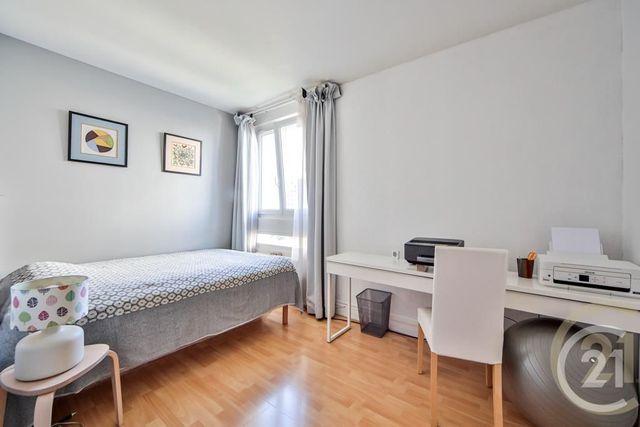 Appartement F5 à vendre - 5 pièces - 91.0 m2 - PARIS - 75019 - ILE-DE-FRANCE - Century 21 Bolivar Jourdain Appartement F5 à vendre - 5 pièces - 91.0 m2 - PARIS - 75019 - ILE-DE-FRANCE - Century 21 Bolivar Jourdain