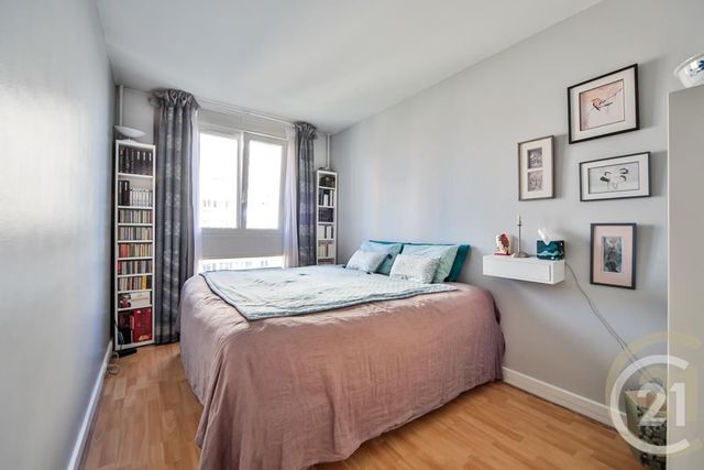 Appartement F5 à vendre - 5 pièces - 91.0 m2 - PARIS - 75019 - ILE-DE-FRANCE - Century 21 Bolivar Jourdain Appartement F5 à vendre - 5 pièces - 91.0 m2 - PARIS - 75019 - ILE-DE-FRANCE - Century 21 Bolivar Jourdain