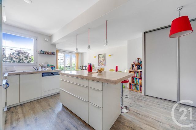Afficher la photo en grand Appartement F3 à vendre - 3 pièces - 68.0 m2 - PARIS - 75019 - ILE-DE-FRANCE - Century 21 Bolivar Jourdain