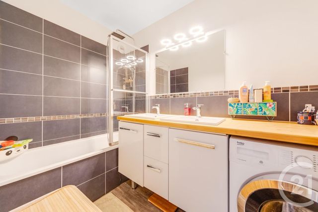 Afficher la photo en grand Appartement F3 à vendre - 3 pièces - 68.0 m2 - PARIS - 75019 - ILE-DE-FRANCE - Century 21 Bolivar Jourdain