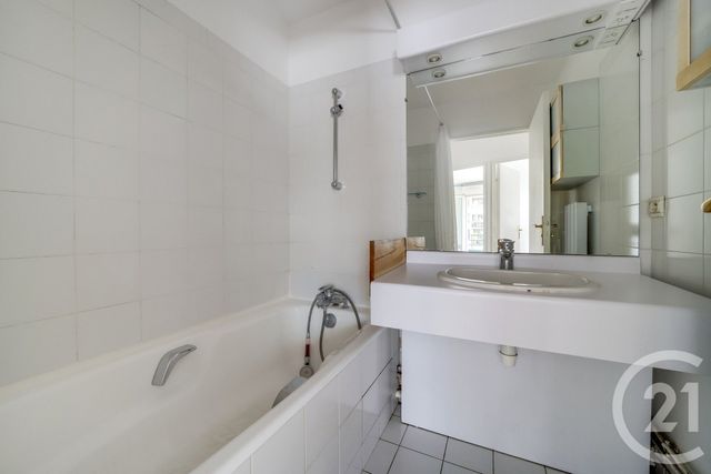 Afficher la photo en grand Appartement F3 à vendre - 3 pièces - 69.6 m2 - PARIS - 75019 - ILE-DE-FRANCE - Century 21 Bolivar Jourdain